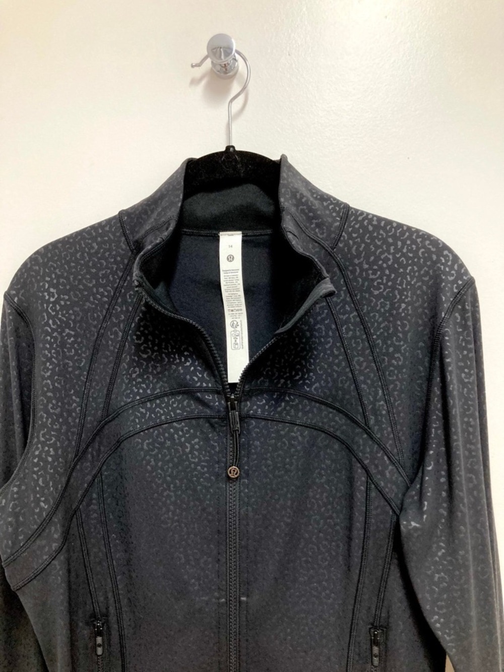 lululemon athletica Black Leopard Daisy Emboss Define Jacket - Picture 4 of 5